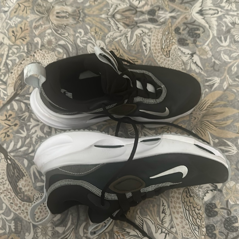 NIKE WOMENS SPARK SIZE 5.5